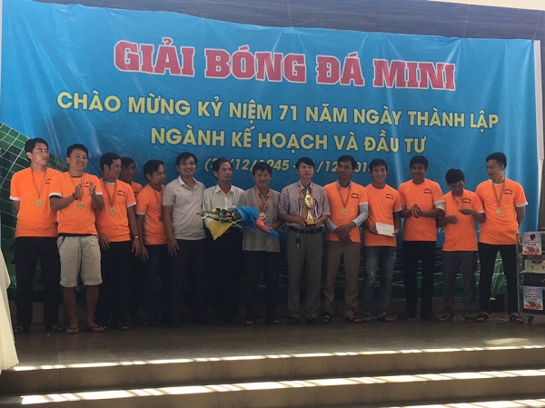 Sở Kế hoạch và Đầu tư tỉnh Kon Tum tổ chức giải bóng đá mini chào mừng kỷ niệm 71 năm ngày truyền thống Ngành Kế hoạch và Đầu tư (31/12/1945 - 31/12/2016)